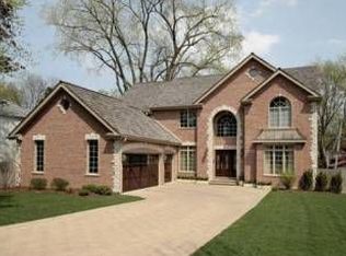 905 Glenshire Rd, Glenview, IL 60025