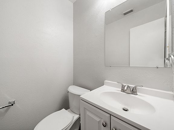 4th image of 1108 N Elm St #10