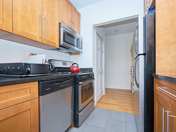 3rd image of 315 W 113th St APT 2D