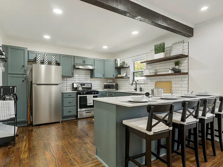 Large Kitchen with Bar - (NOT FURNISHED)