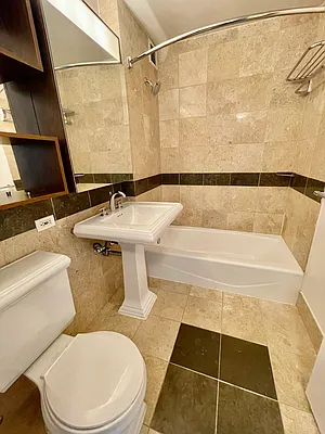 Rented by Cushman & Wakefield (Management) | media 5