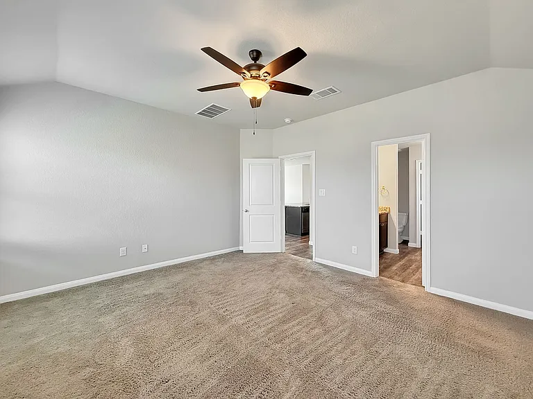 401 Utica Way — Photo 15