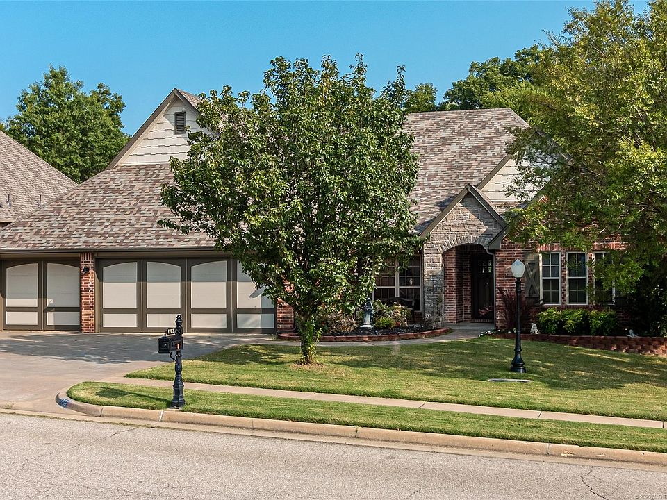1st image of 1702 Forest Hill Dr