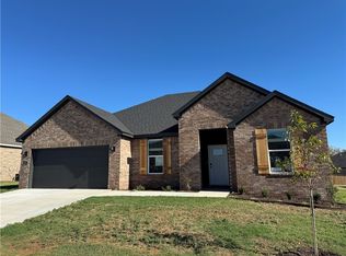 376 N Gaggle Ave, Farmington, AR 72730