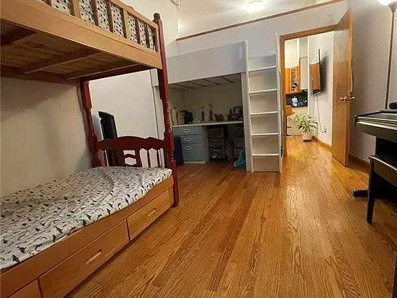 3rd image of 462 52nd St APT 1A
