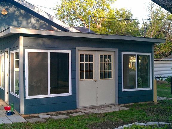 3rd image of 606 N Yosemite St