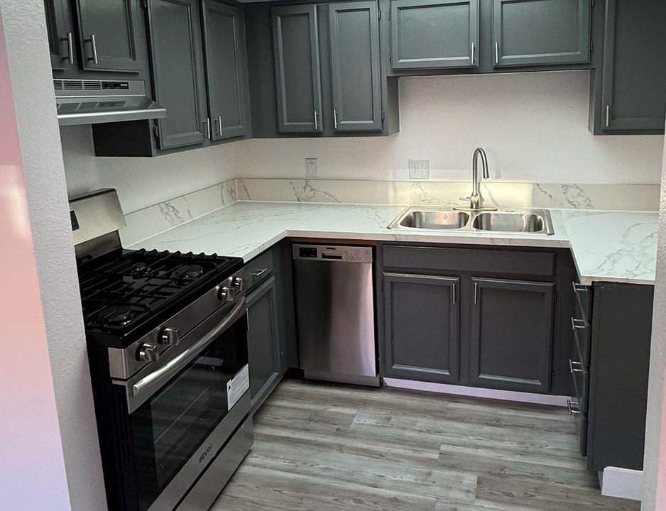 1st image of 21826 Saticoy St #3