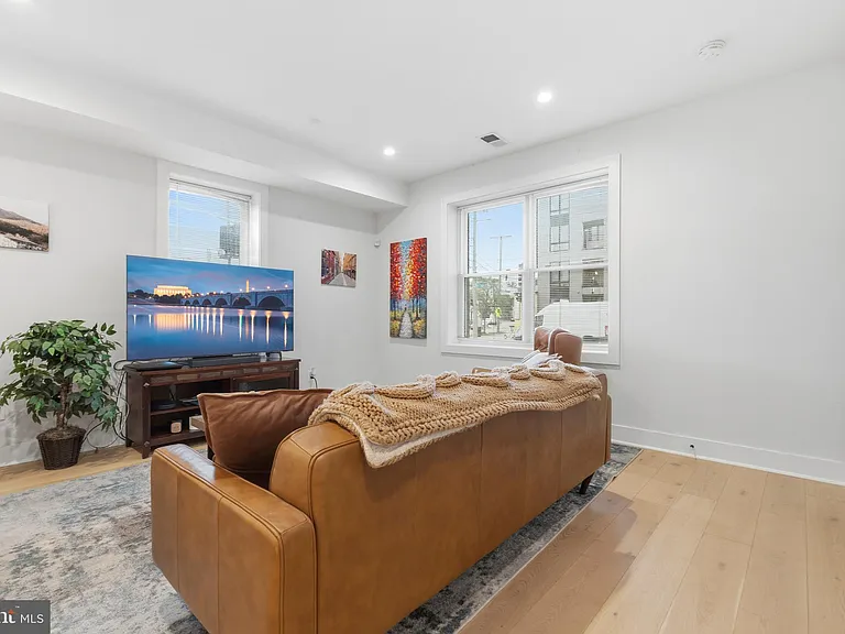 1722 W Virginia Ave NE #2 — Photo 6
