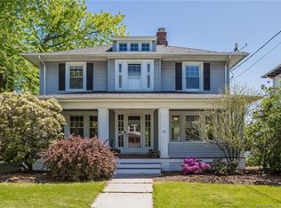 28 Quaker Ln N, West Hartford, CT 06119