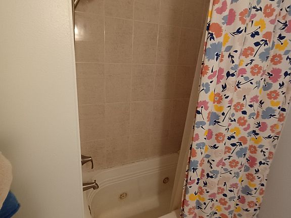 3rd image of 2250 W Arthur Ave APT 1C
