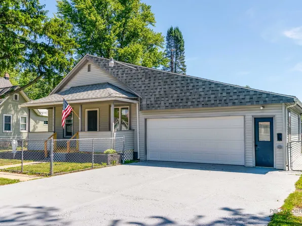 7 Lincoln St, Harvard, IL 60033