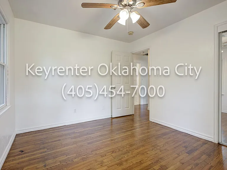 1520 Rowena Ln — Photo 22