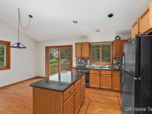 5th image of 2321 Midvale St NE