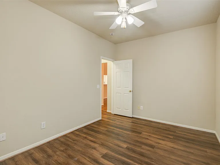 18422 Auburn Woods Dr — Photo 32