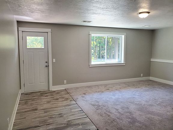 5th image of 615 Fallasburg Park Dr NE