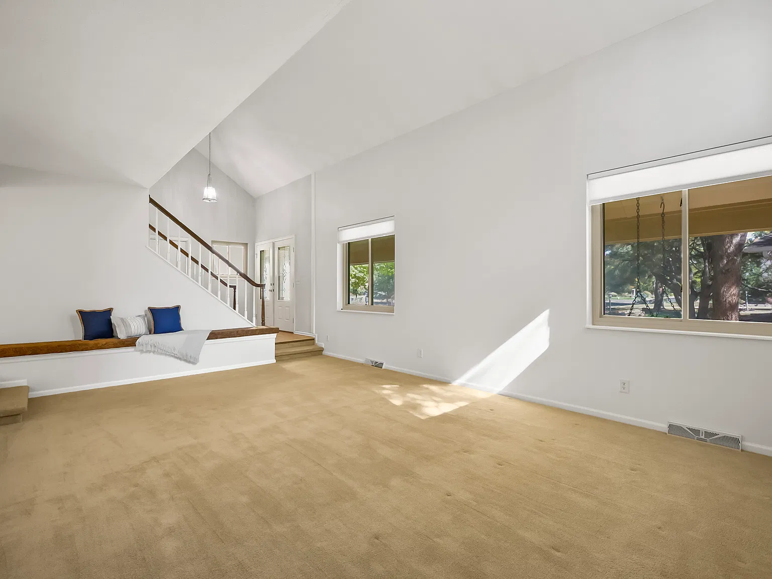 3 bed, 2.5 bath, 3703 sqft, $3,300 — Photo 3