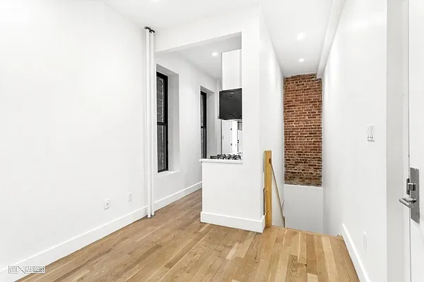 Rented by Vertical Real Estate LLC | media 3