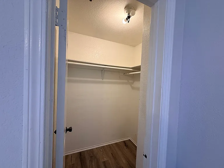 604 — Photo 27