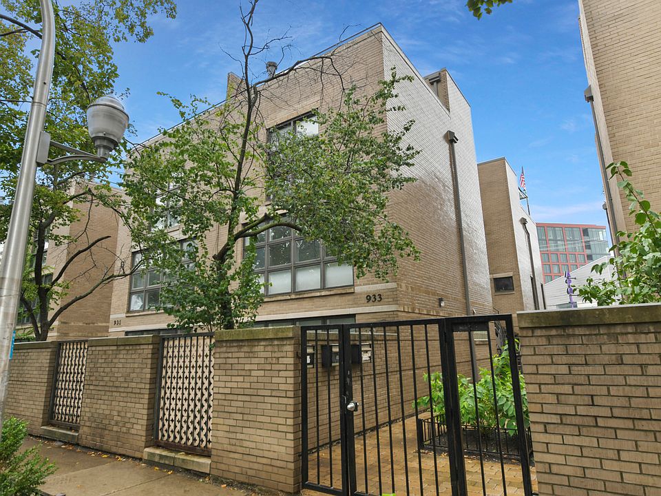 1st image of 933 W Wrightwood Ave #B