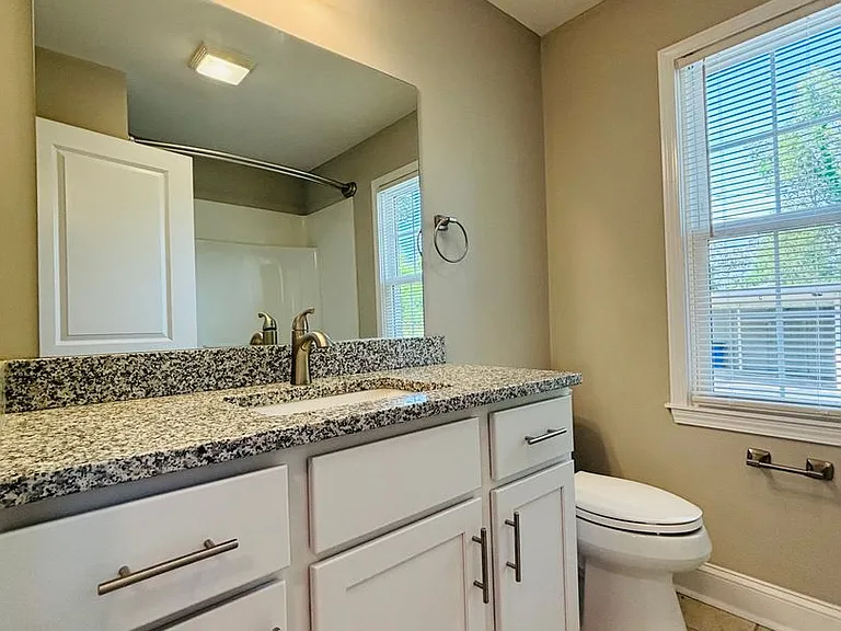 2 Bedroom/1 Bath and 3 Bedroom/2 Bath Quadplex — Photo 28