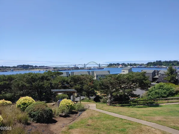 1000 SE Bay Blvd #423-424, Newport, OR 97365