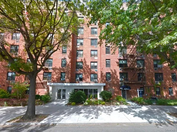 14015 Holly Avenue 4th FL, Flushing, NY 11355