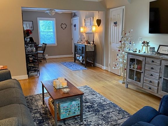 2nd image of 1124 Valley Rd #1A