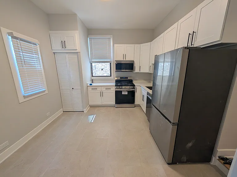 916 N Noble St #2F — Photo 5