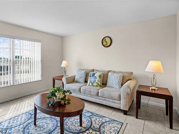 6890 Sandtrap Dr APT 3, Fort Myers, FL 33919