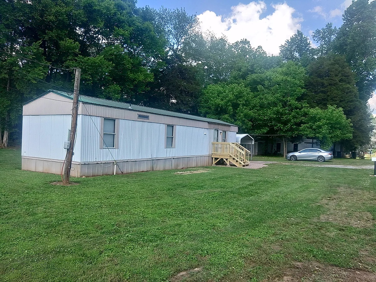 Building Photo - 207 Patterson Rd