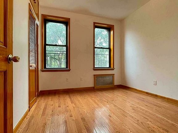 4th image of 164 Irving Ave #3F