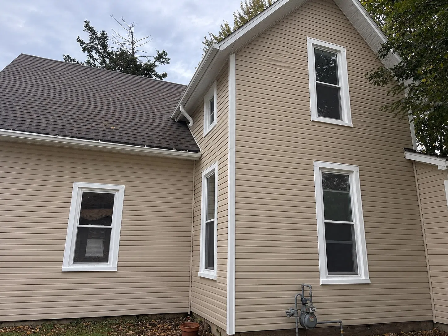 4 bed, 2288 sqft, $2,000 — Photo 1