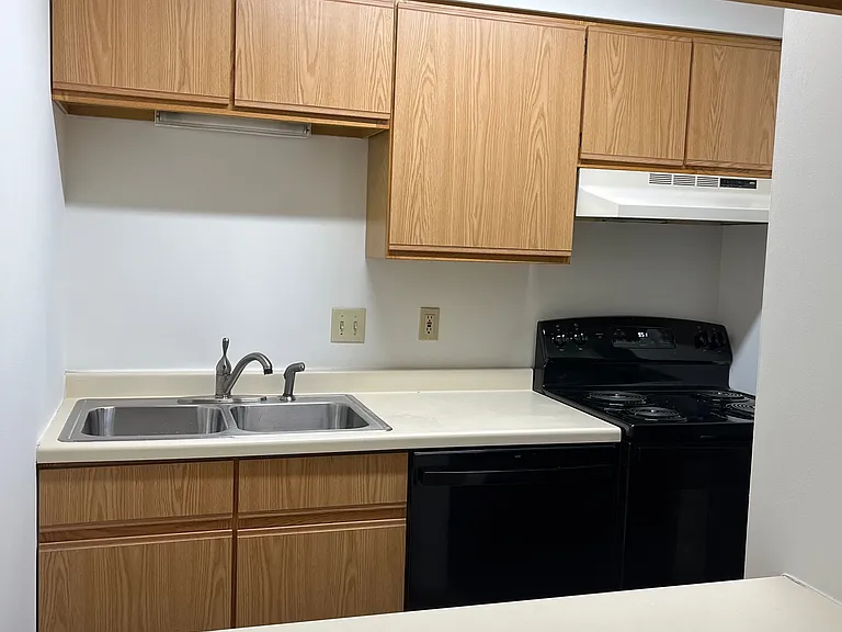 1308 E Lynn Blvd #H — Photo 6