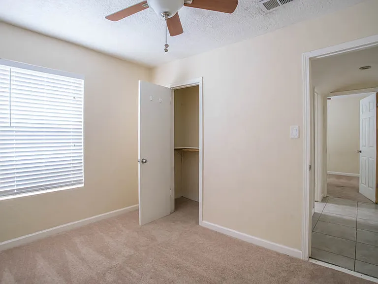 1846 Henry Cir SW — Photo 10