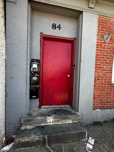 84 Front St Photo 1