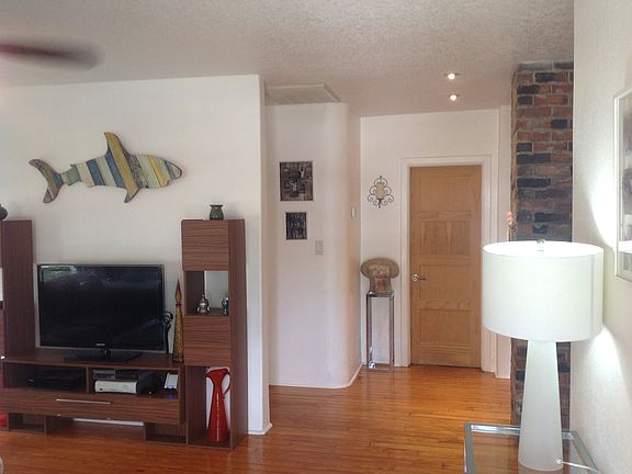 4th image of 814 W Voorhis Ave