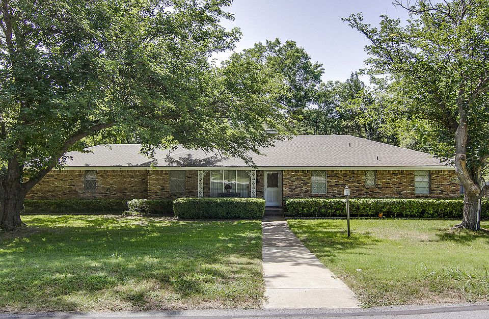 1st image of 204 Jefferson Ave