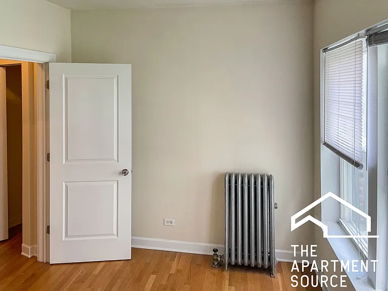 3815 N Pine Grove Ave #3 — Photo 3