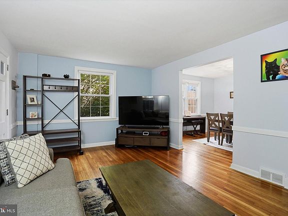 4th image of 2316 Kenilworth Rd