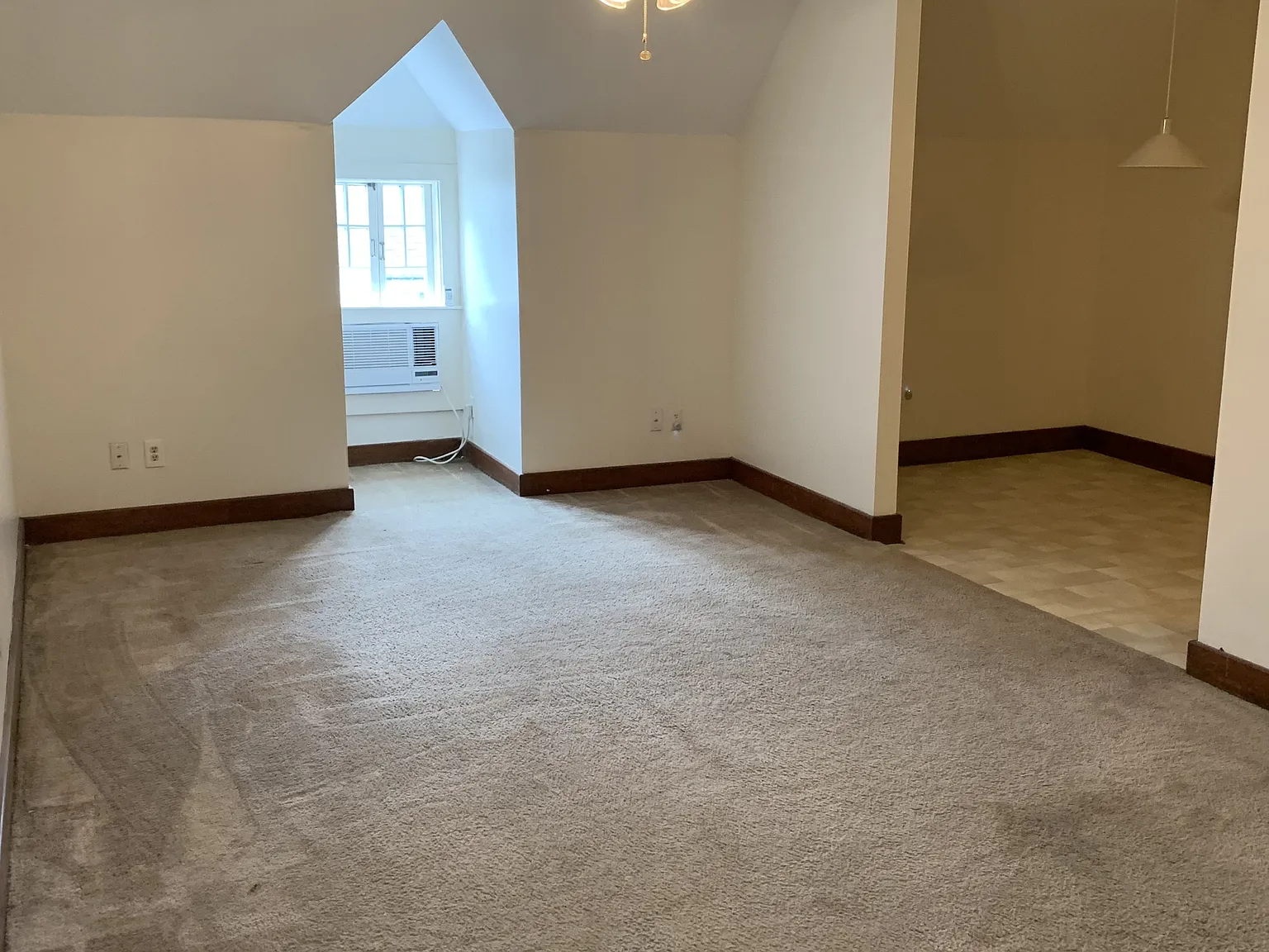 2301 Napoleon - B-4 — Photo 1