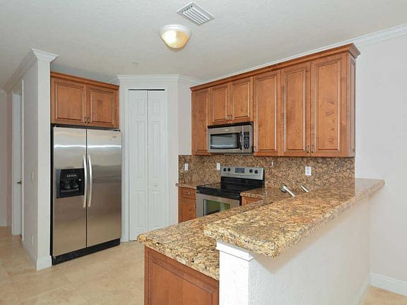 3rd image of 3033 Waterside Cir #3033