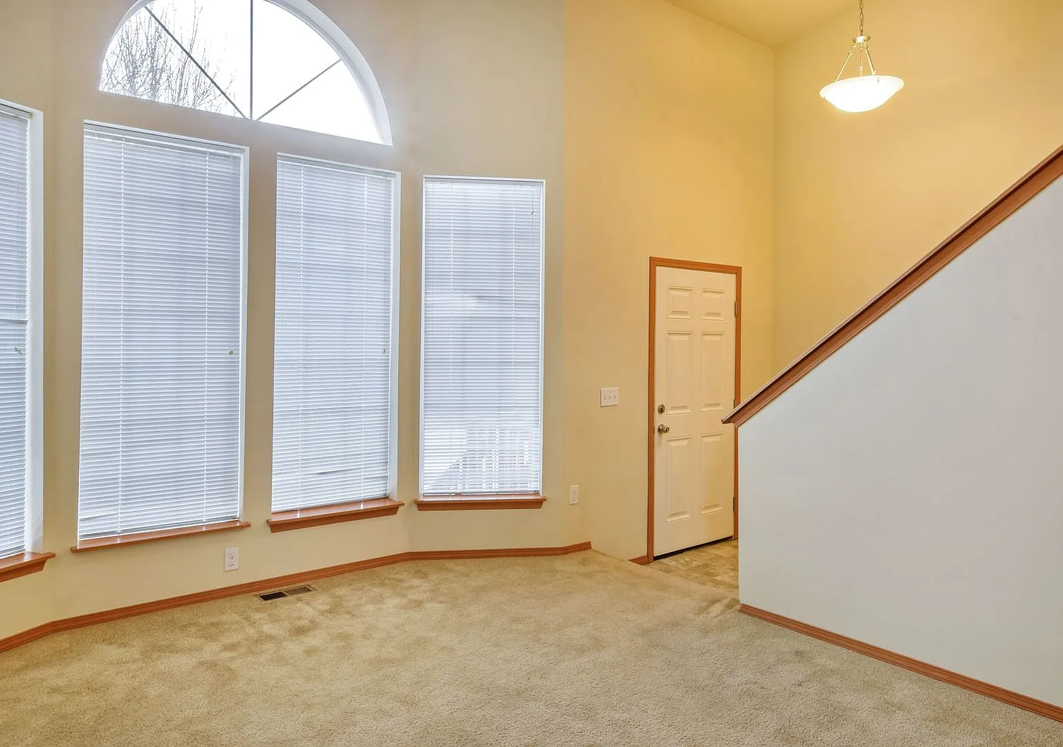 3bd 2ba Marysville Split Level — Photo 2