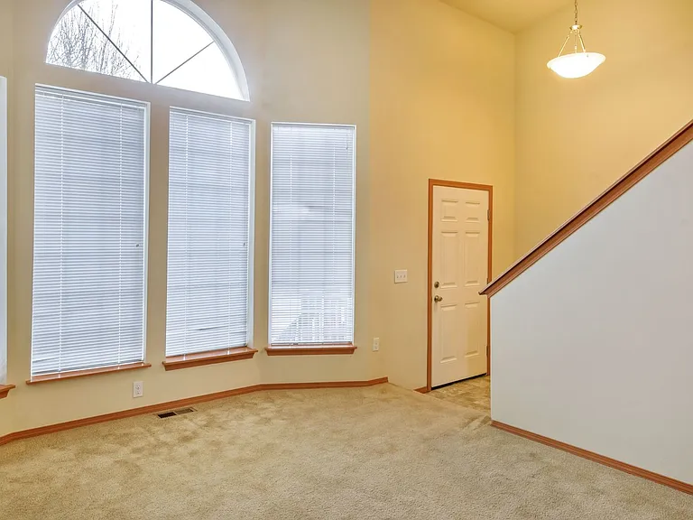 7848 32nd St NE — Photo 2