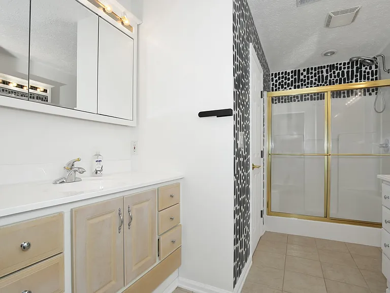 853 Foxcroft Dr — Photo 29