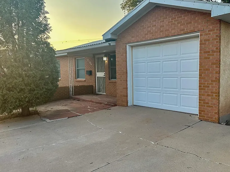 2104 W Runyan Ave — Photo 2