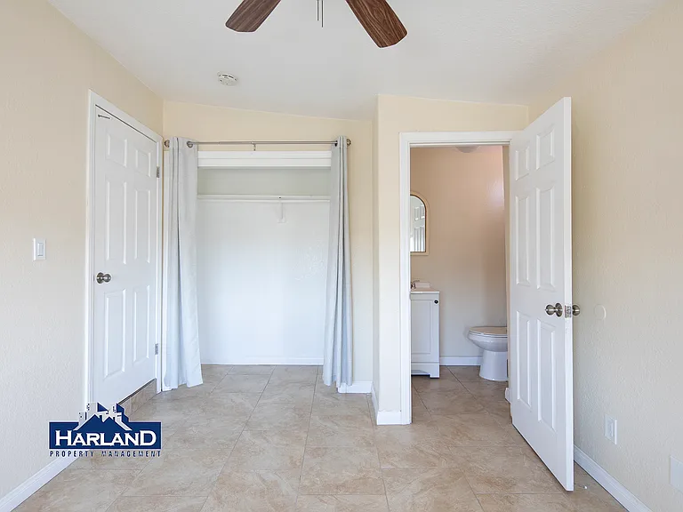 3240 Franklin Ave — Photo 6