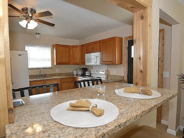 1018 Colonnade Ave SE — Photo 10