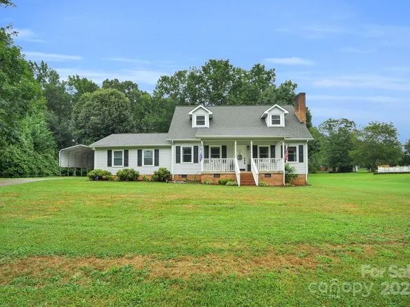 774 Pinehaven Cir, Clover, SC 29710