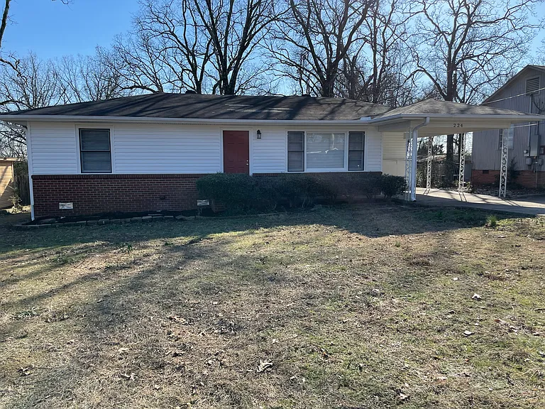 224 E Lee Ave — Photo 1