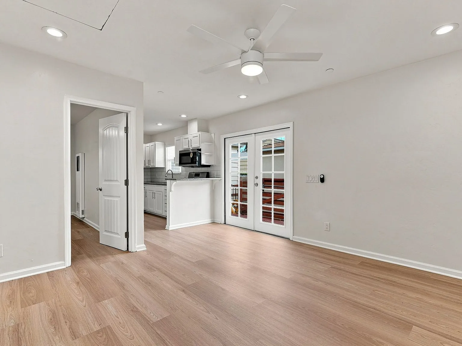 2 bed, 770 sqft, $3,000 — Photo 2